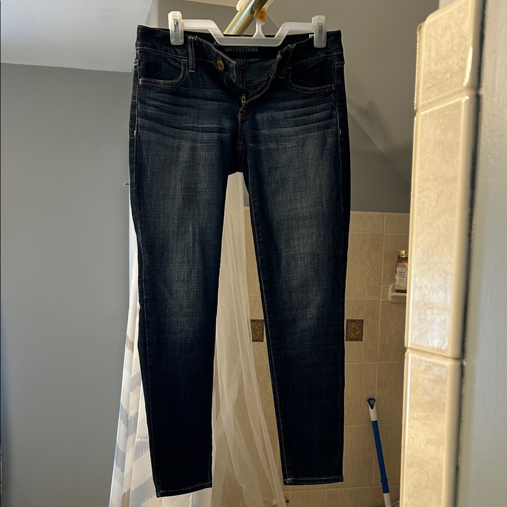 American Eagle Outfitters Dark Wash Skinny Jeans size 4.  EUC!